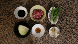 Ingredientes de relleno de albóndigas chinas caseras
