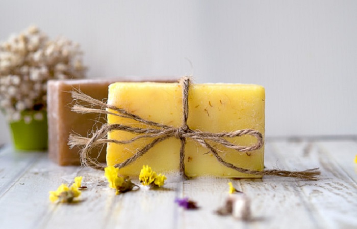 DIY Homemade Lemon and Lavender Soap Recipe