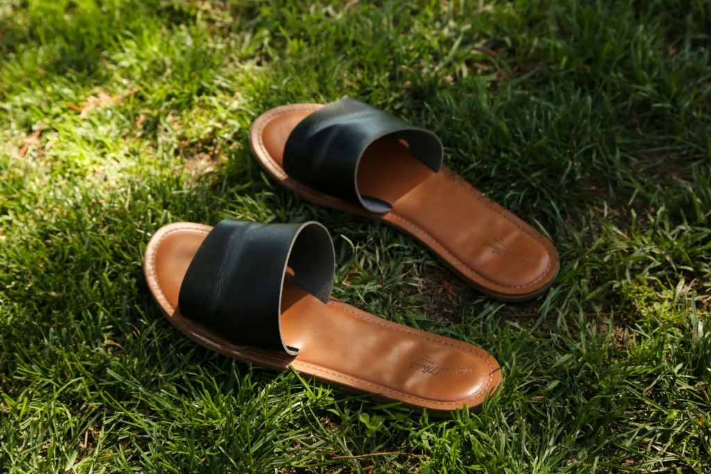 comfortable sandals for walking