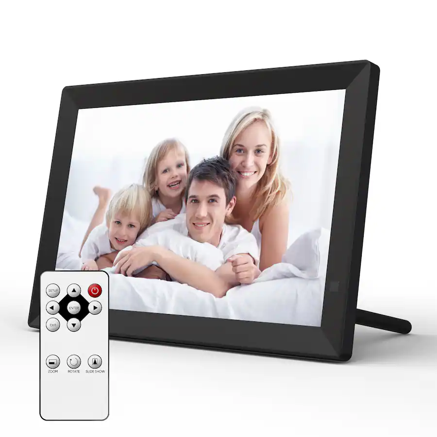 best holiday gifts for women Family portrait on digital photo frame