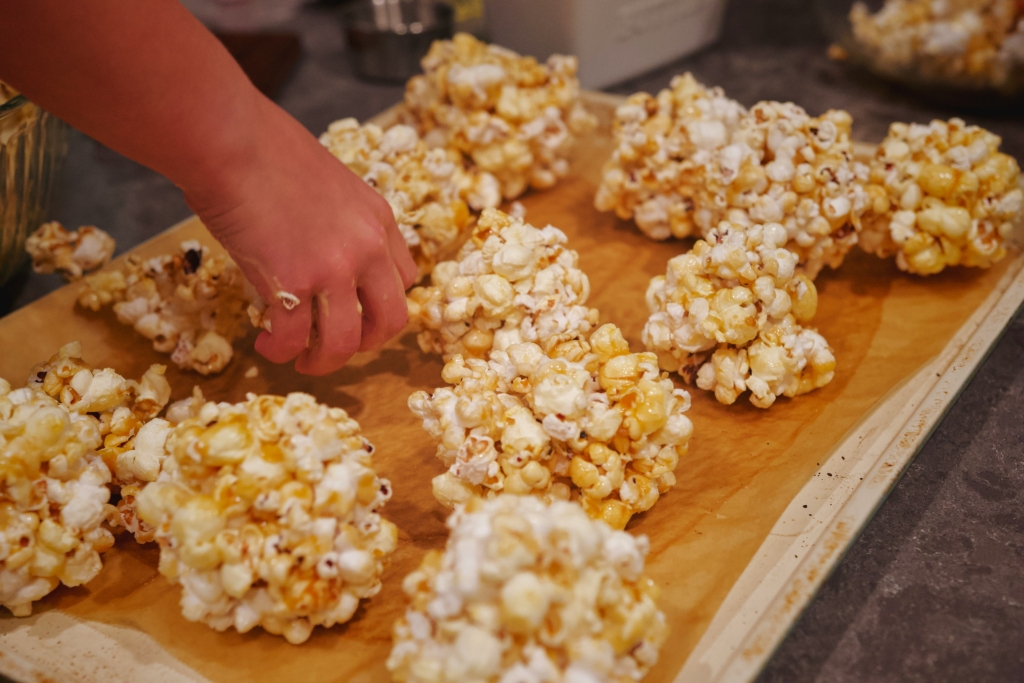 popcorn balls halloween party food ideas