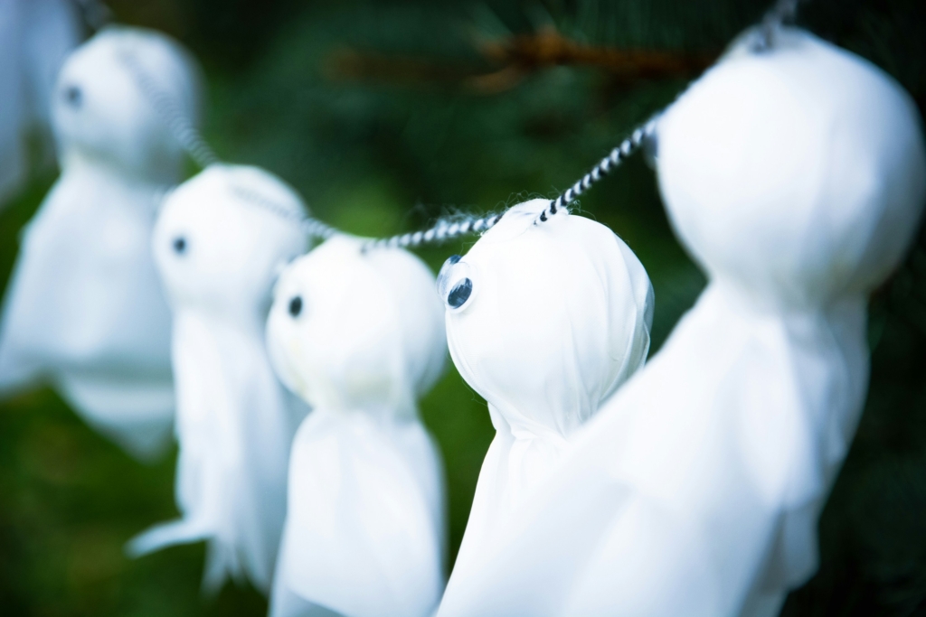 ghost garland halloween home decor ideas