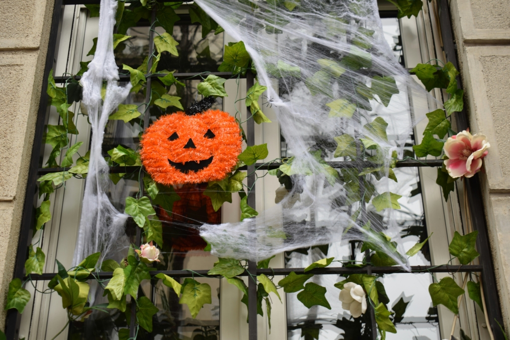 halloween window display halloween home decor ideas