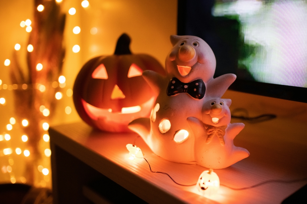 pumpkin and ghost decor https://app.asana.com/1/304377643295970/project/1209848670905298/task/1218720773787312