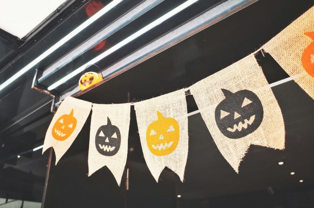 spooky garland
