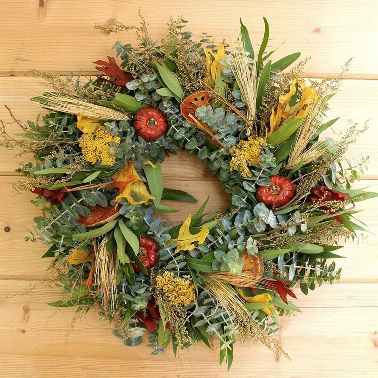 Fresh and Fragrant wreath - Thanksgiving home decorations ideas