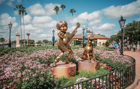 Flowerbed and Statues in the Disney World - summer vacation packages