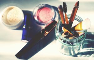 setting powder vs finishing powder - makeup and brushes