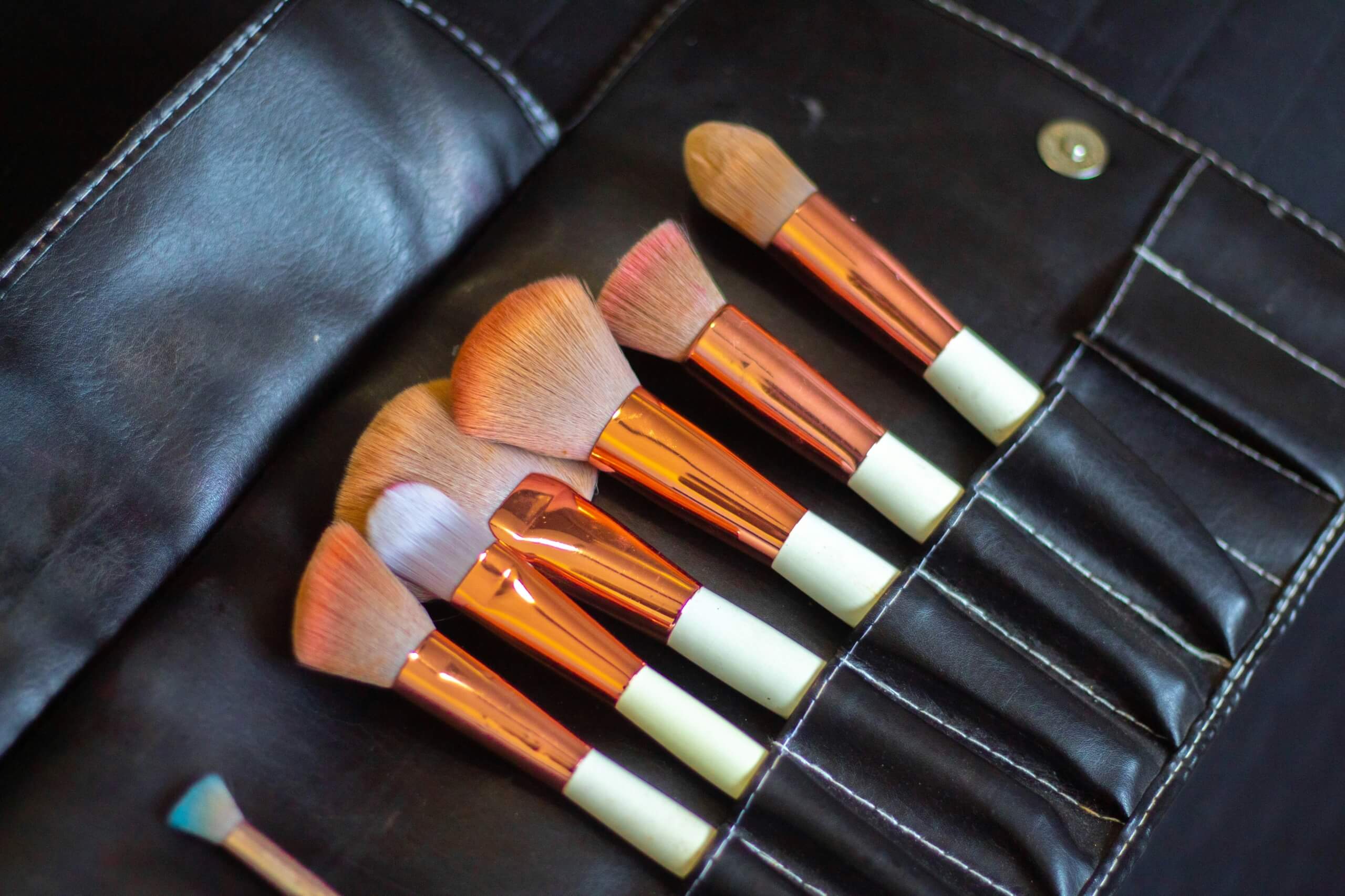 makeup brushes - fall beauty essentials