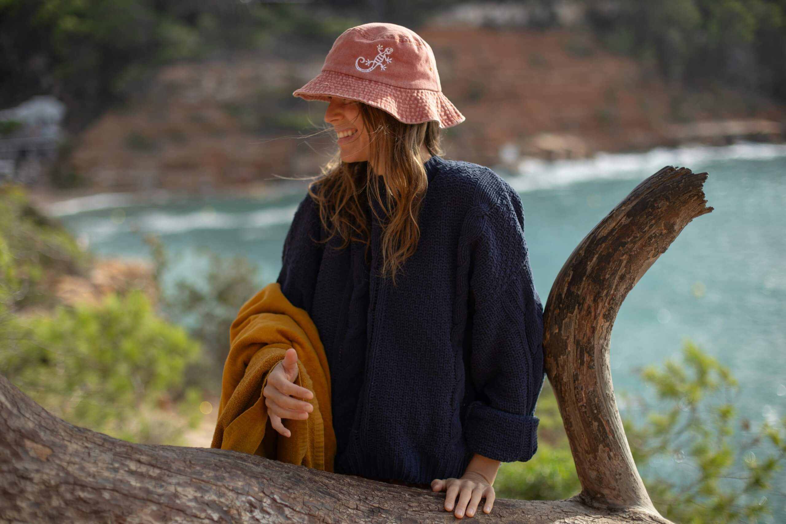 oversized sweaters - fall outfit on lady