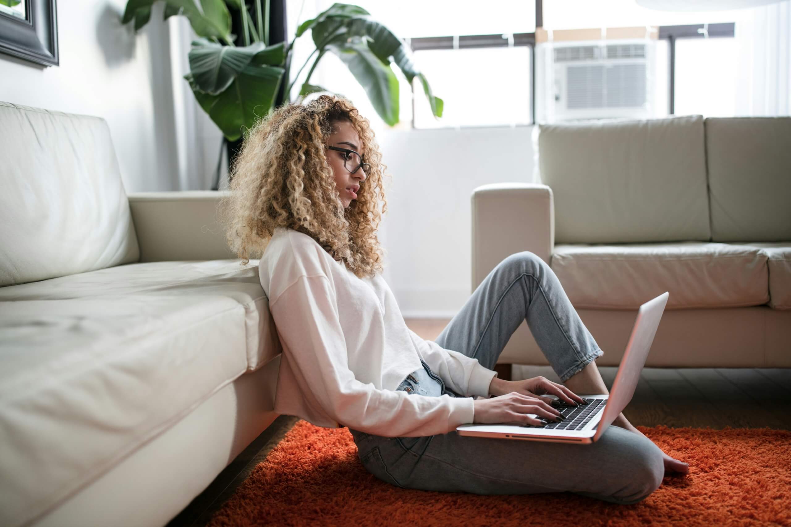 best end of summer sales - woman online shopping