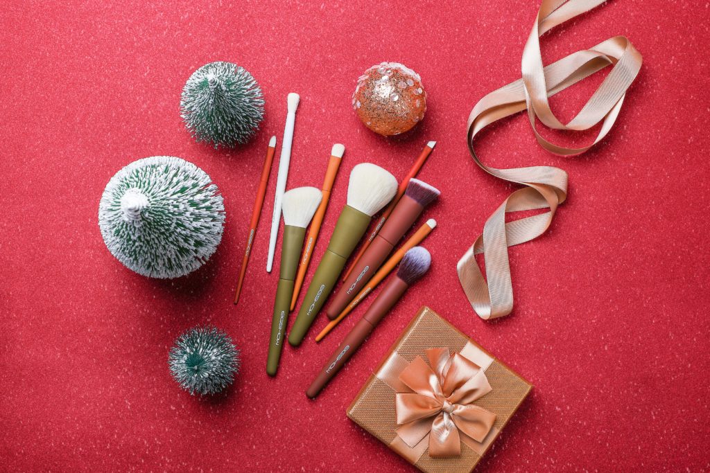 holiday makeup and gifts holiday beauty gift guide
