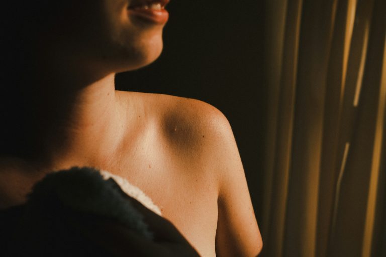 woman with dry skin in the winter